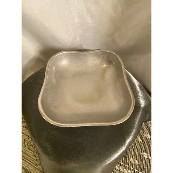 The Wilton Co Heavy Aluminum Square dish 7.25 X 7.25 in with rounded corners EUC - Picture 11 of 14